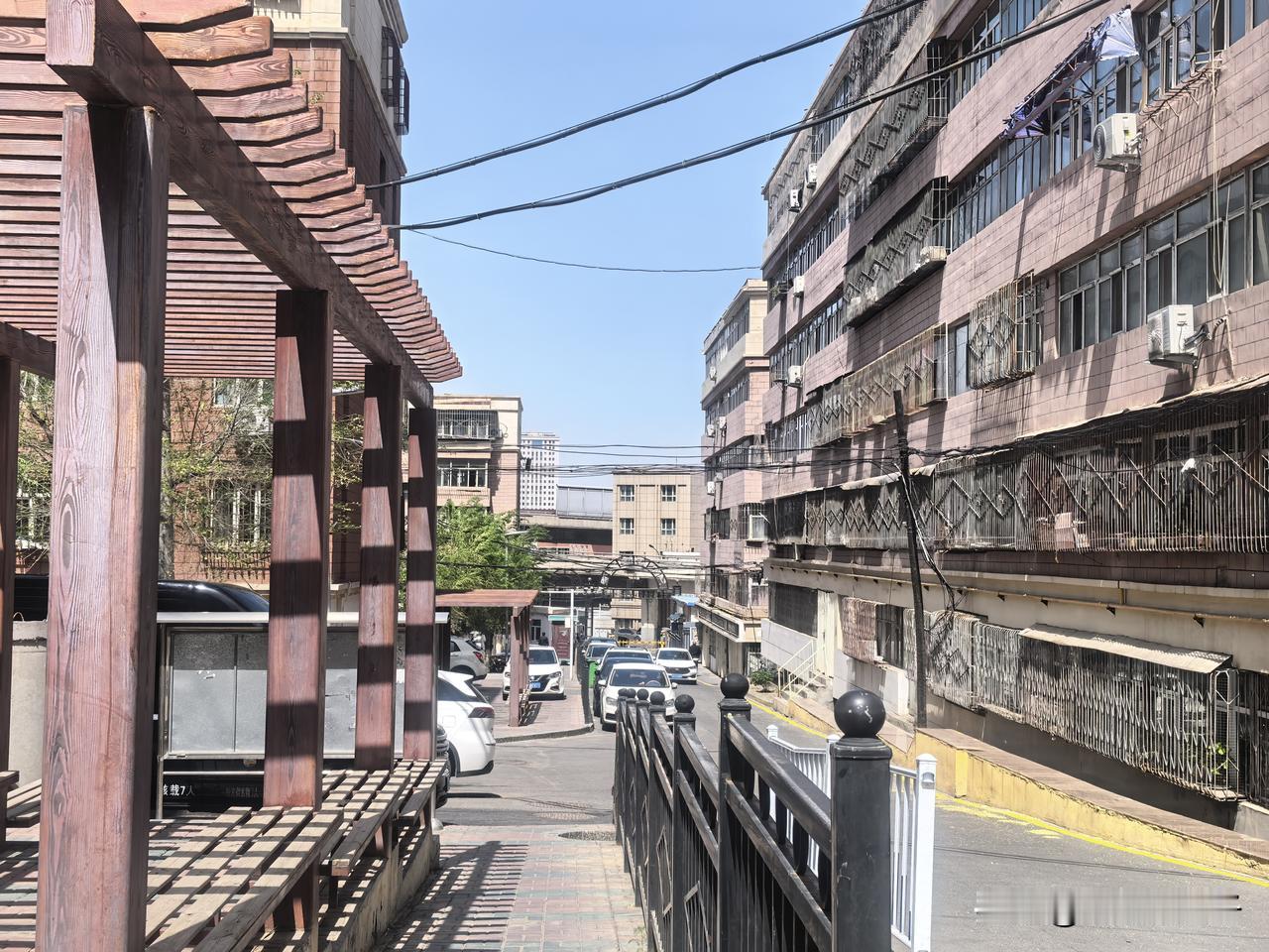 乌鲁木齐老旧小区改造出新举措，推行原拆原建新模式，旧房拆掉后原址原样重建，不用异
