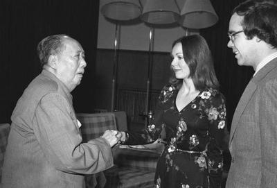 外国人首见毛主席什么感受？尼克松女婿感慨：脸的上半部分很出色。1976年，一场非