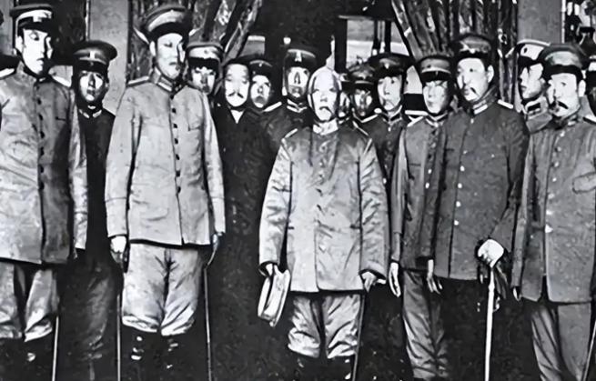 1912年，大清亡了。中国军阀混战，打得昏天黑地。按常理说，这时候是日本动手的最
