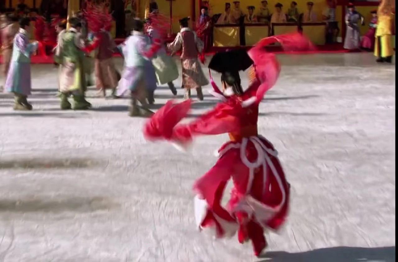 谁懂在河北雪场看到滑妃的救赎感御剑飞行可以先放放，冬天可以御雪板飞行了～雪场跟安