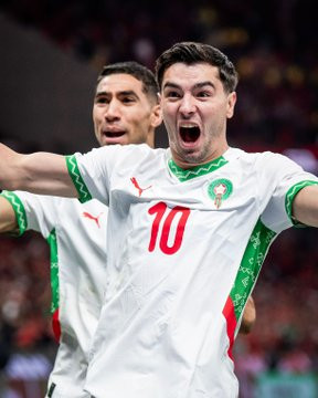 非洲足联推翻了2025年非洲杯决赛的结果，宣布塞内加尔队在离场后弃权。摩洛哥