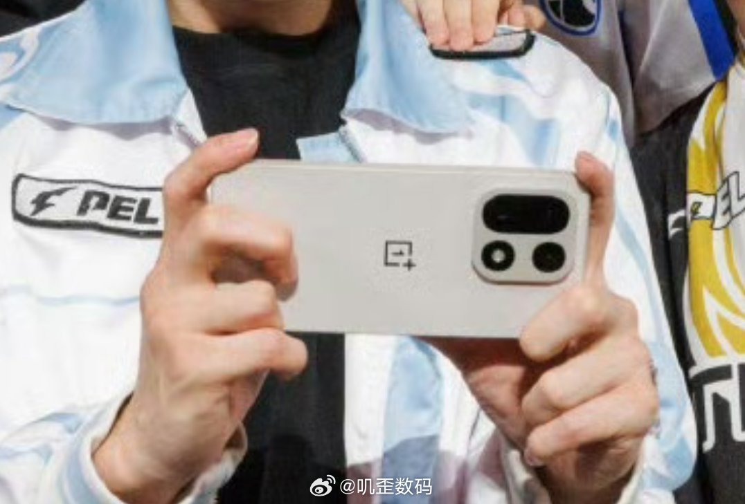 一加15真机曝光？这设计，满分10分，你会给它打几分？​​​