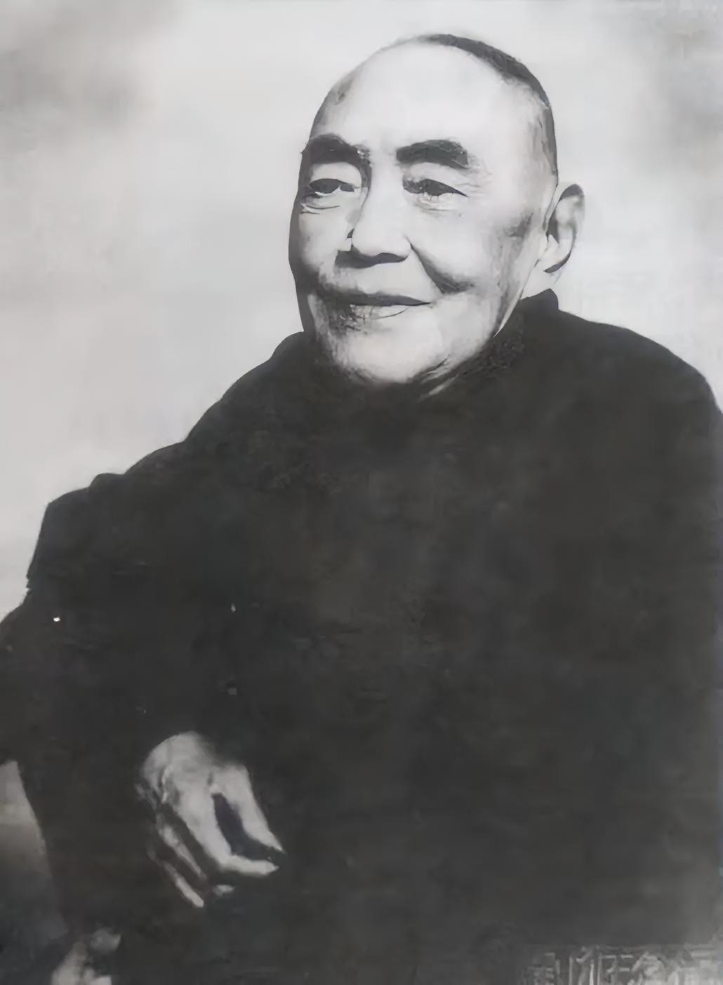 庞莱臣：南京博物院为何踢到这块“硬钢板”？我查了一下这个庞莱臣，南京博物