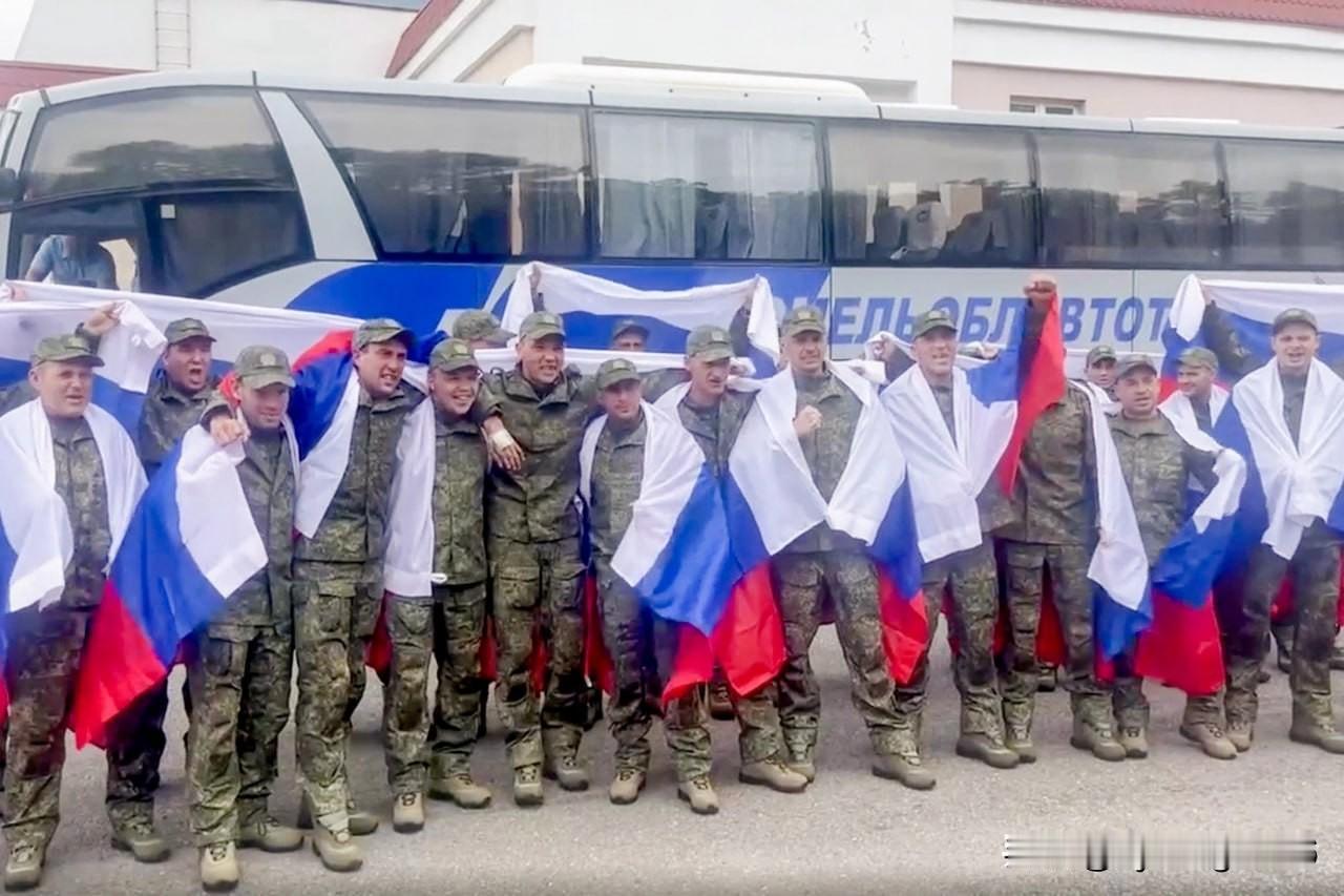 🇷🇺🇦🇪🇺🇦近年来，在阿联酋的斡旋下，近2500名战俘已从乌克兰返回