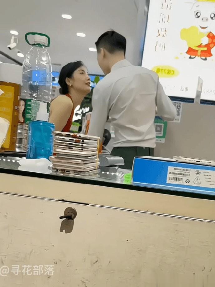 太难顶了，她眼神会拉丝！