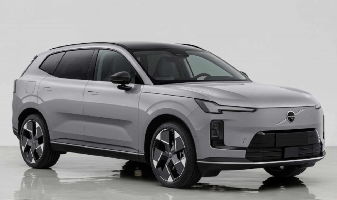 【全新沃尔沃XC70实车亮相】近日，全新沃尔沃XC70亮相工信部申报目录，新车