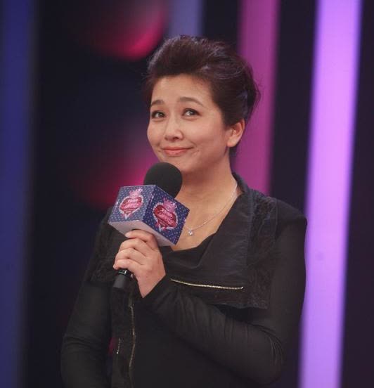江珊与田小洁：年龄差不是问题，幸福才是关键江珊和田小洁，这对姐弟恋于2021