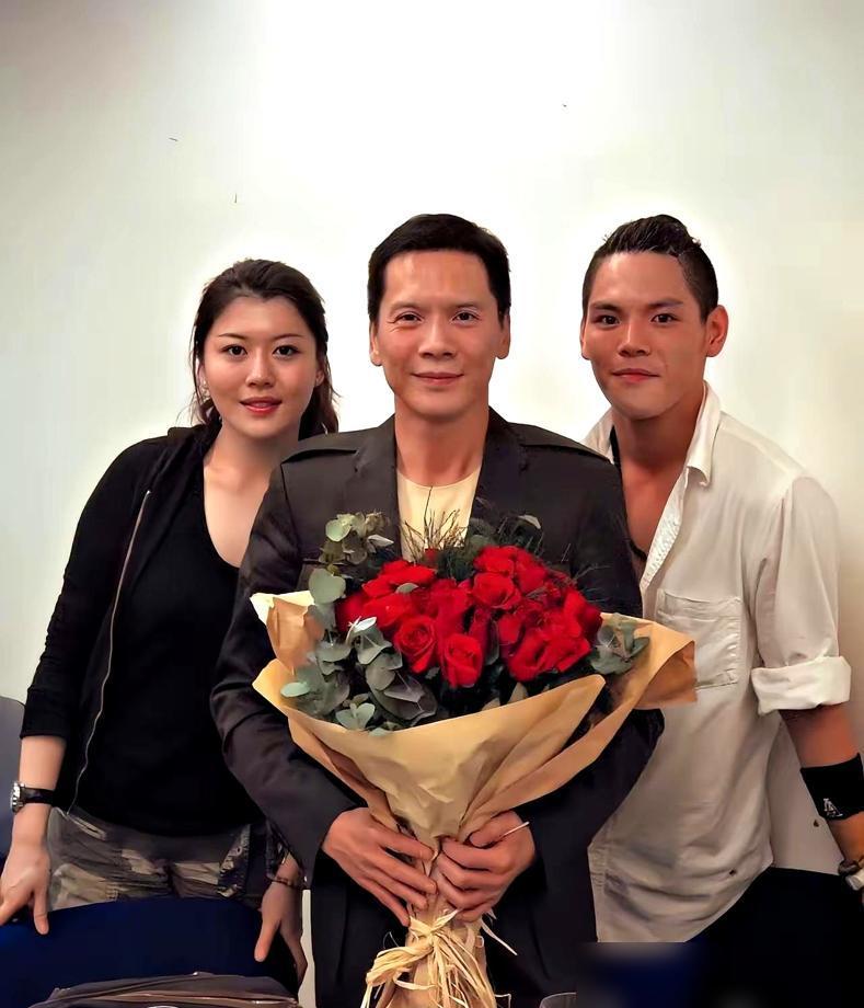 见过前妻找现任拼命的，你绝对没见过现任抢着给前妻打巨款的。向太陈岚硬是把法院判的