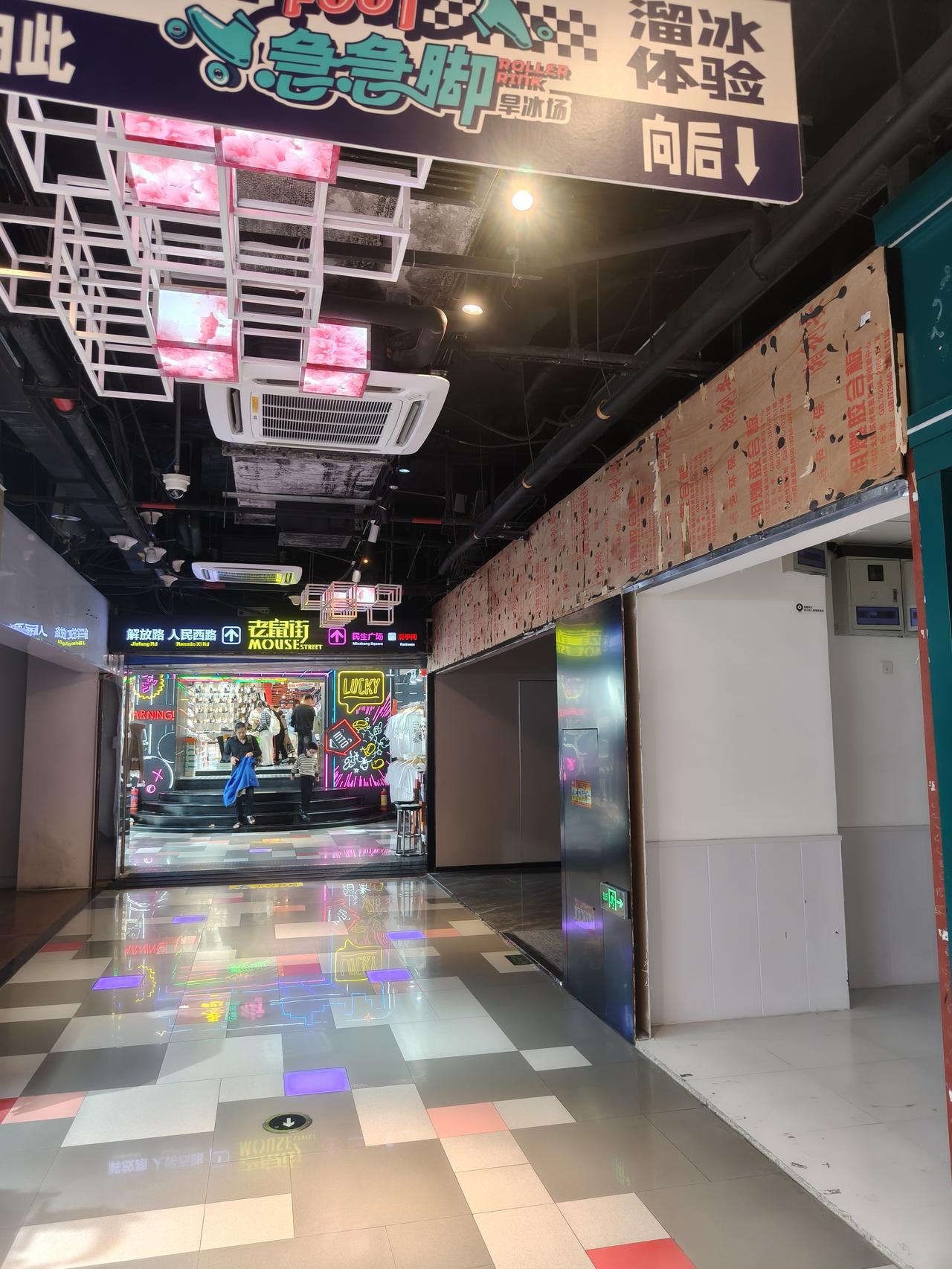 想不到老鼠街都没人逛了，南宁人都去哪里逛？这里可是省会南宁市中心，人气最旺的地方