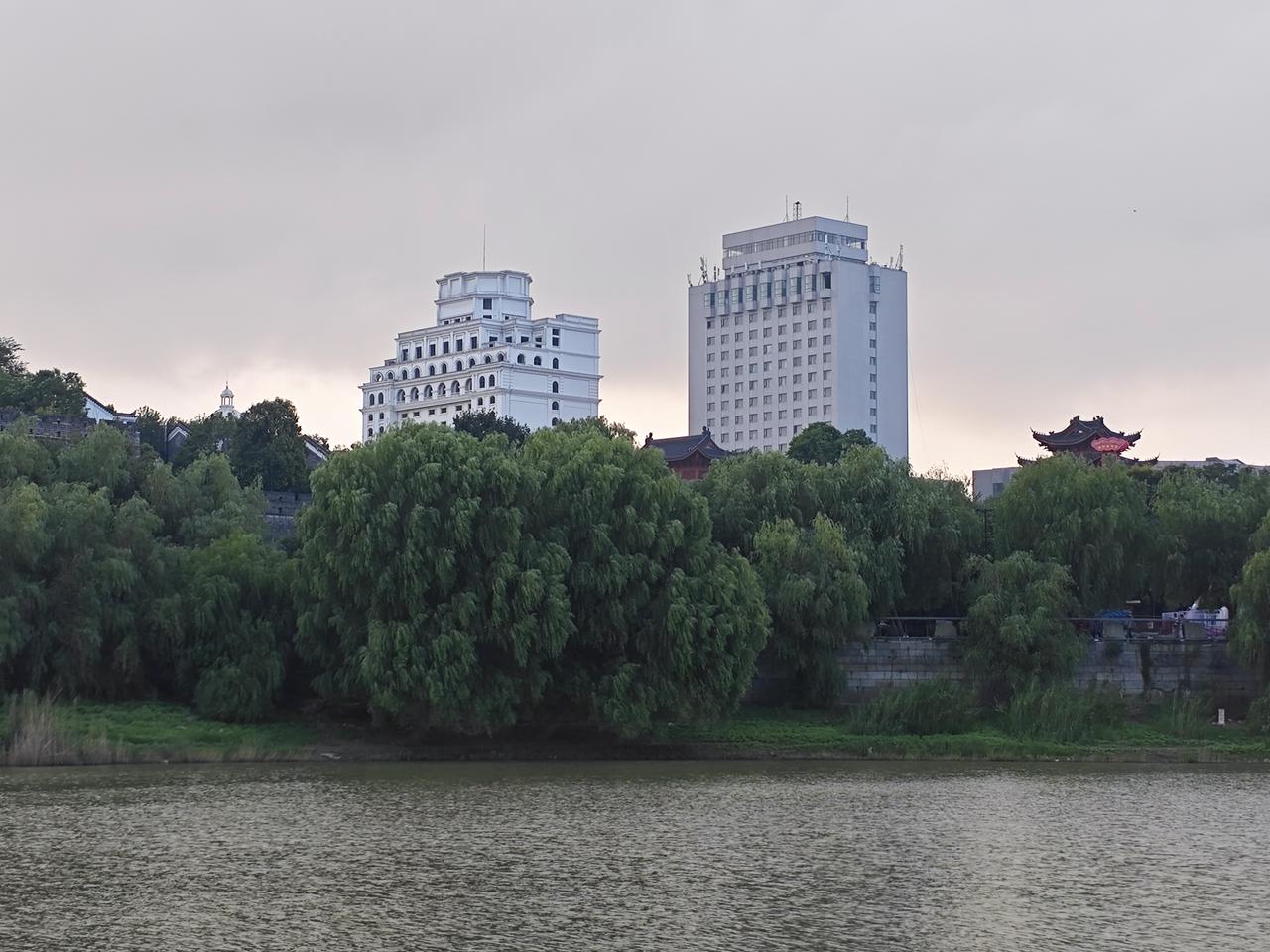 中小学评职称，拼能力还是拼教龄？答案扎心！很多老师以为课教得好、年头长，职称自
