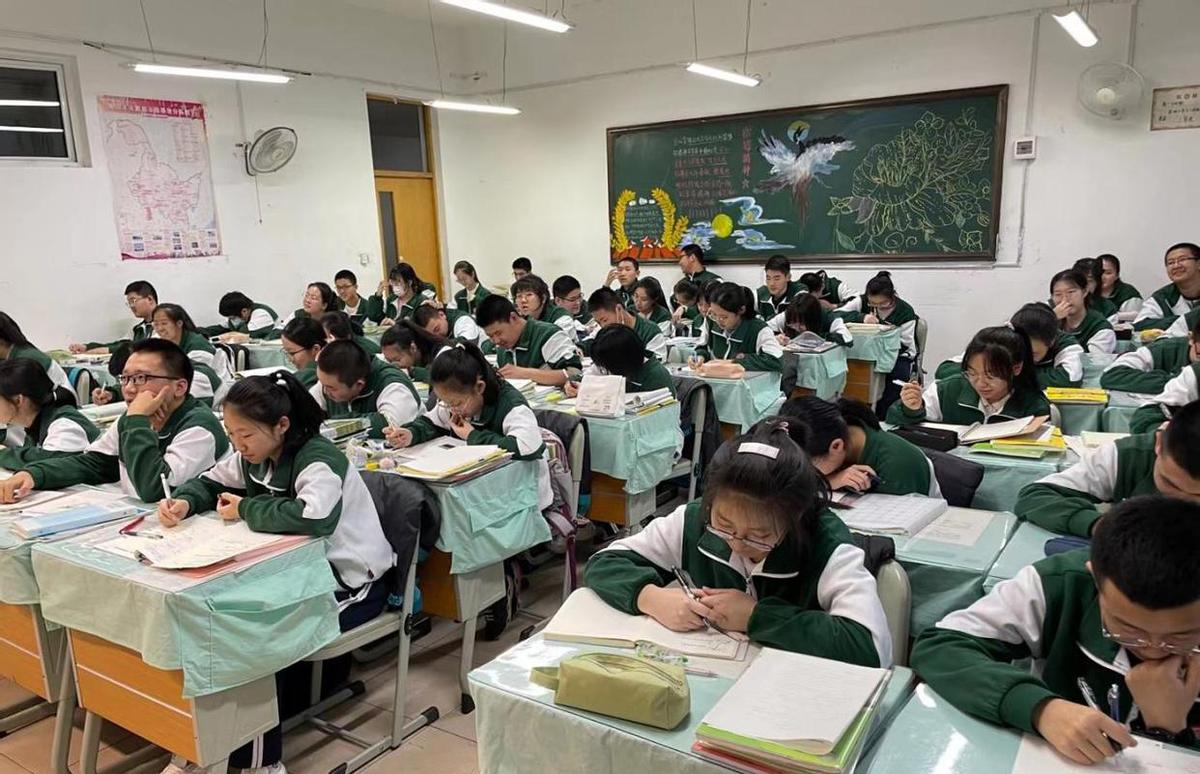 700分只能读普高？湖北黄梅县家长集体失眠。黄梅县今年中考700分排全县