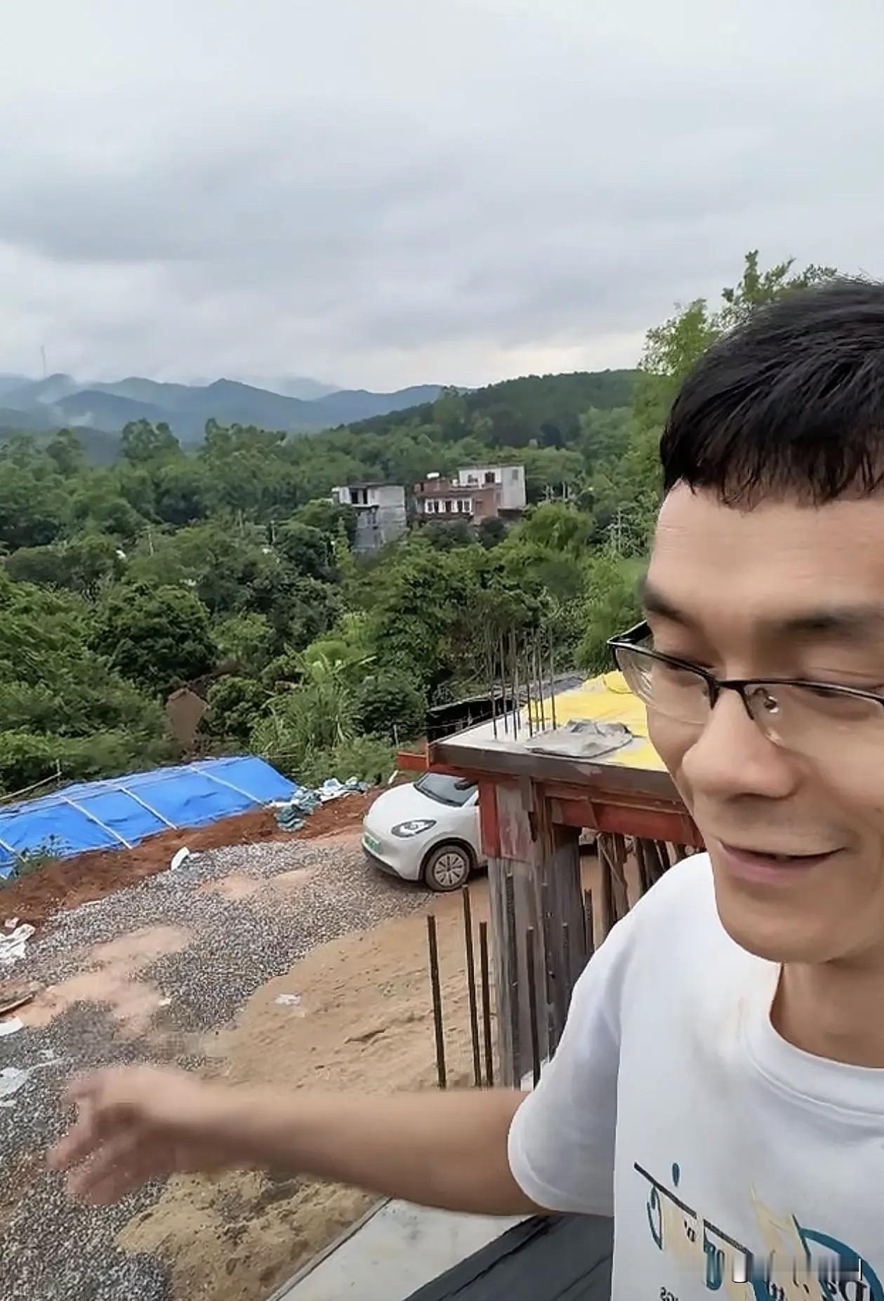 “高考钉子户”唐尚郡，尝试直播带货一段时间后，已经在老家豪掷33万，盖起了
