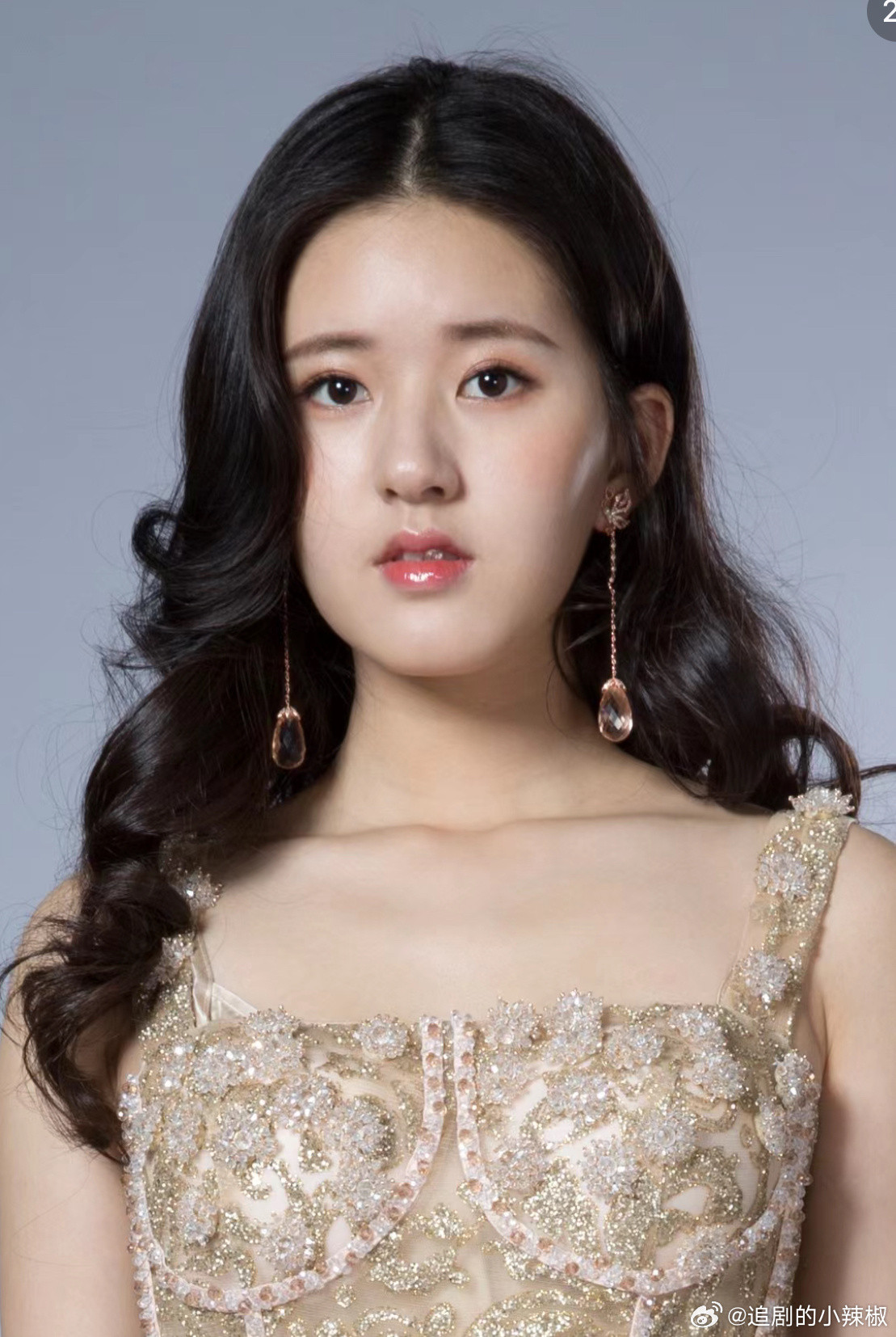 赵露思早期生图，这时还是肉肉的，挺好看