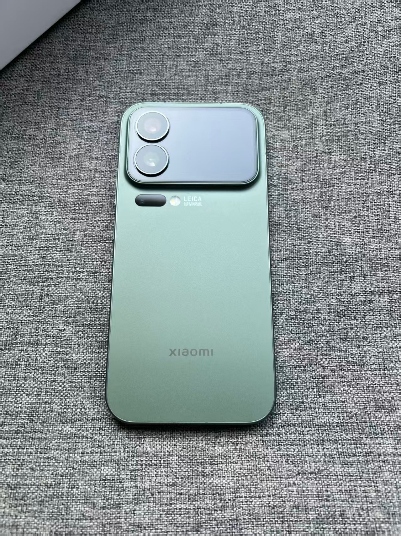 小米17Pro12+256G森野绿，屏幕完美，外壳细微使用痕迹，电池效率1