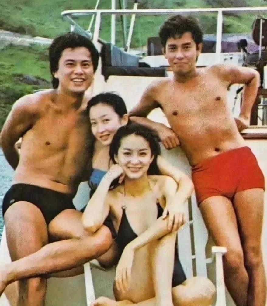 林青霞一看就是一枝独秀，太抢镜啦！浑身散发着迷人的魅力，妥妥的美人胚子一枚！她浑