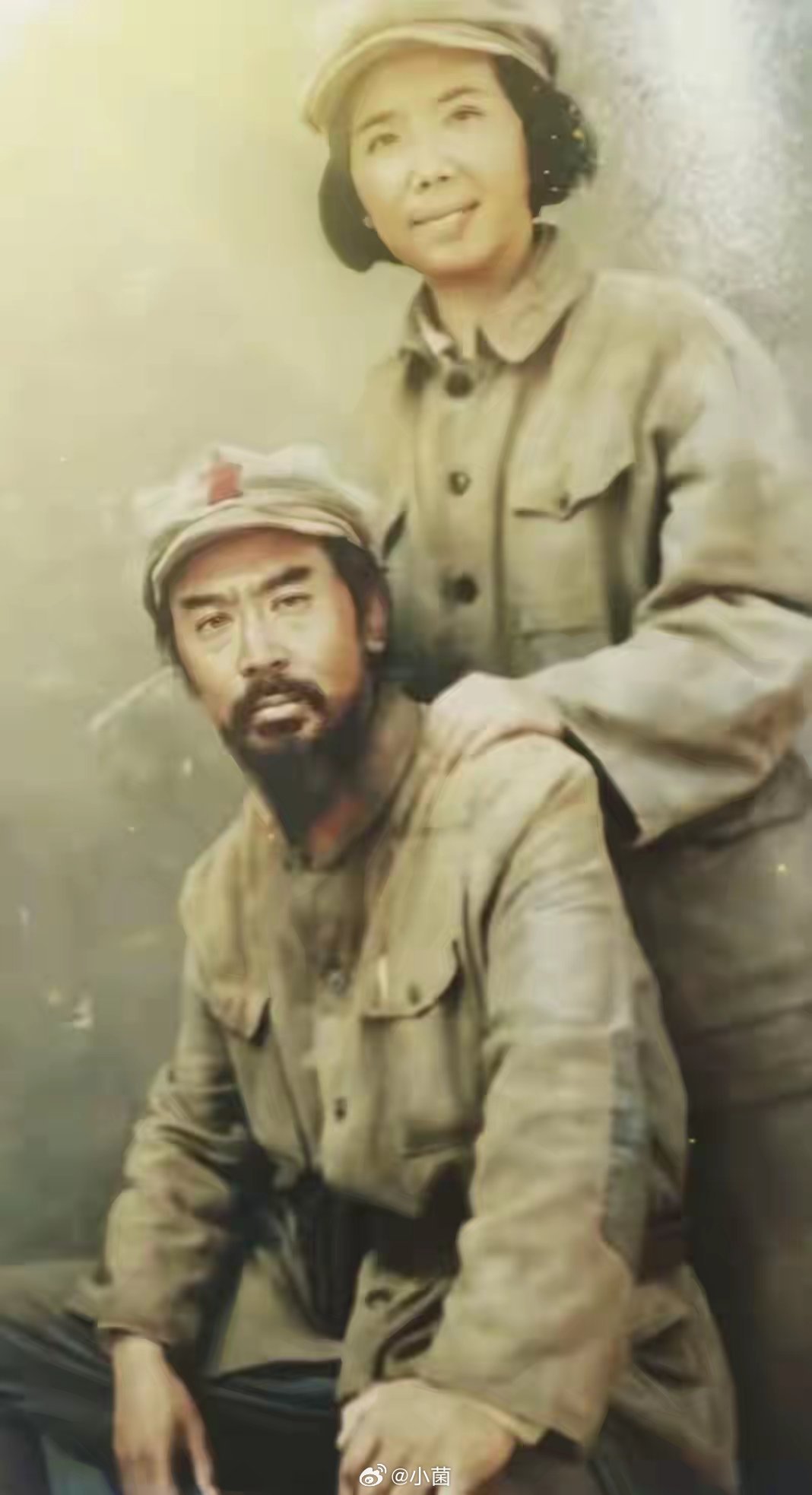 不得不说，红军时期的周恩来，那时候虽说条件艰苦，穿着补丁衣服，留着胡须，但气质与