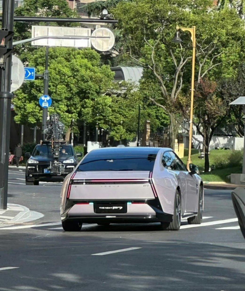绷不住了，新小鹏P7前后反差怎么这么大？真的好看吗[捂脸哭]​​​