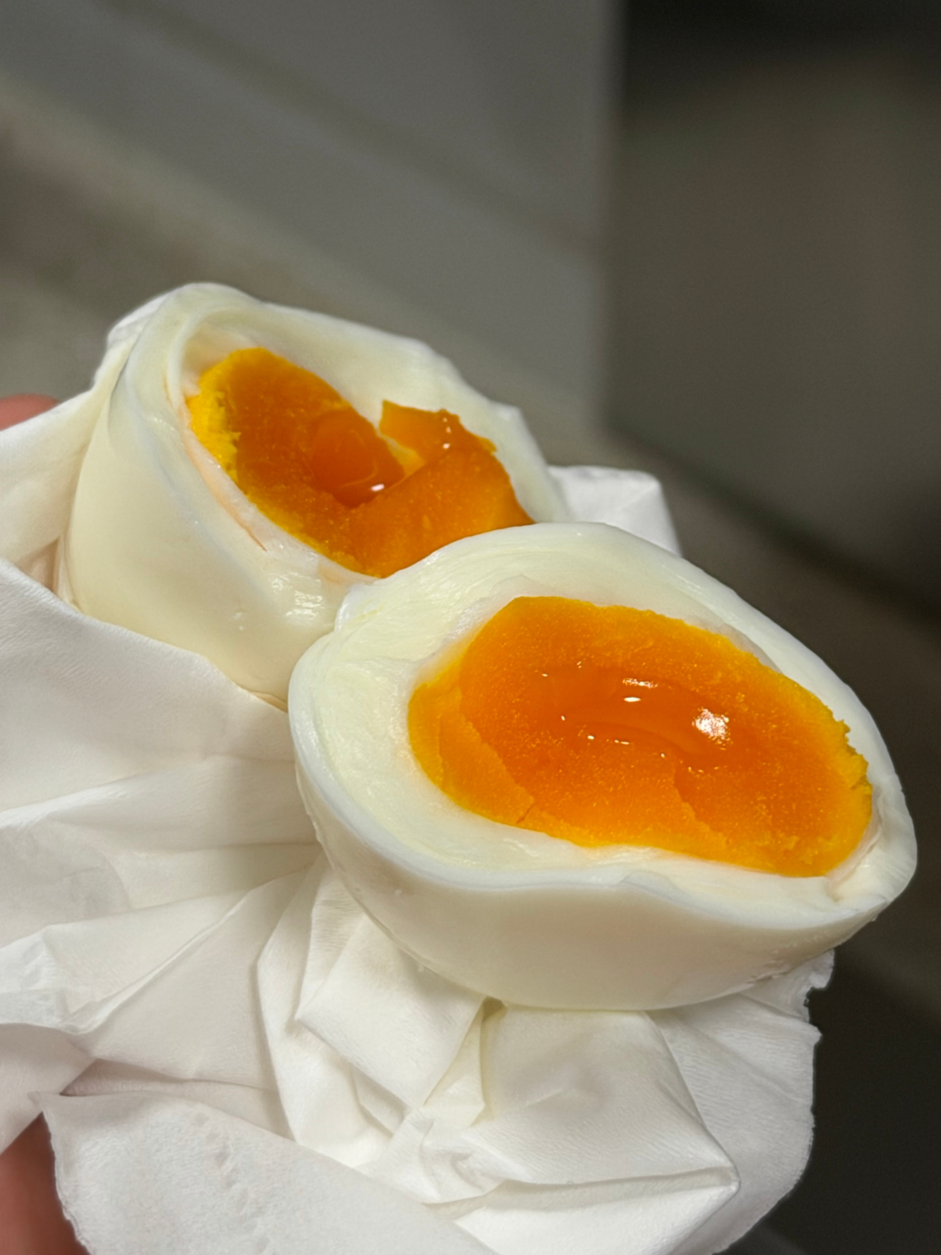 9分12秒的水煮蛋太权威了不多说，看看我的9分12秒煮出来的鸡蛋