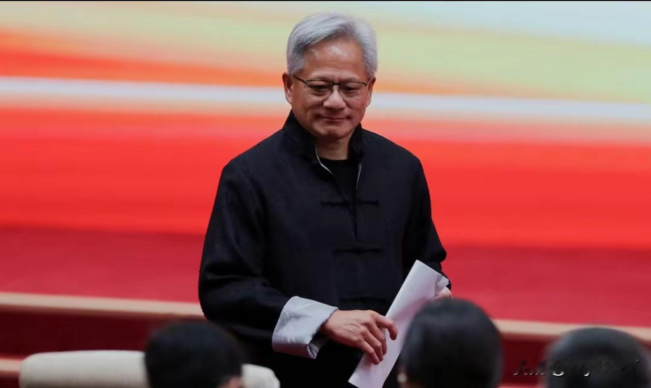 黄仁勋无视美国威胁，一句“我是中国人”，掀起轩然大波近日，黄仁勋在中国的行程