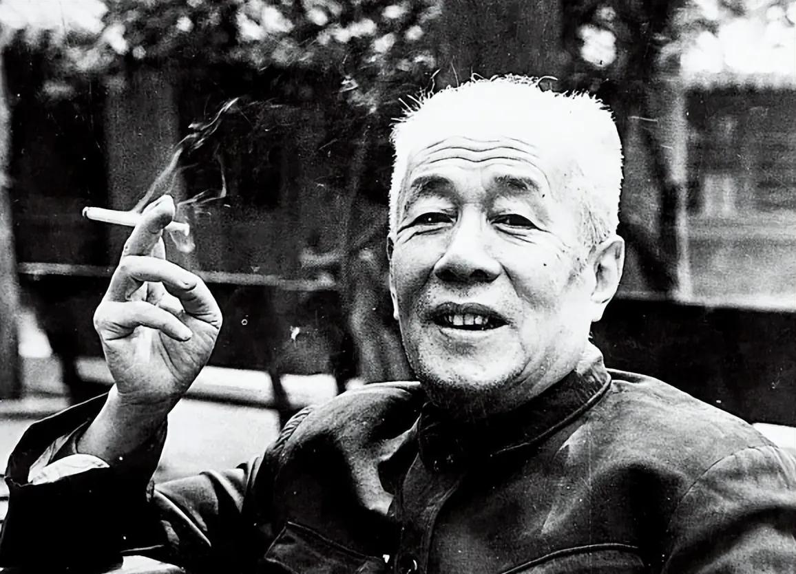 1947年北平，地下党员王冶秋踏进院落，迎面撞上军统特务。他马上明白自己暴露了