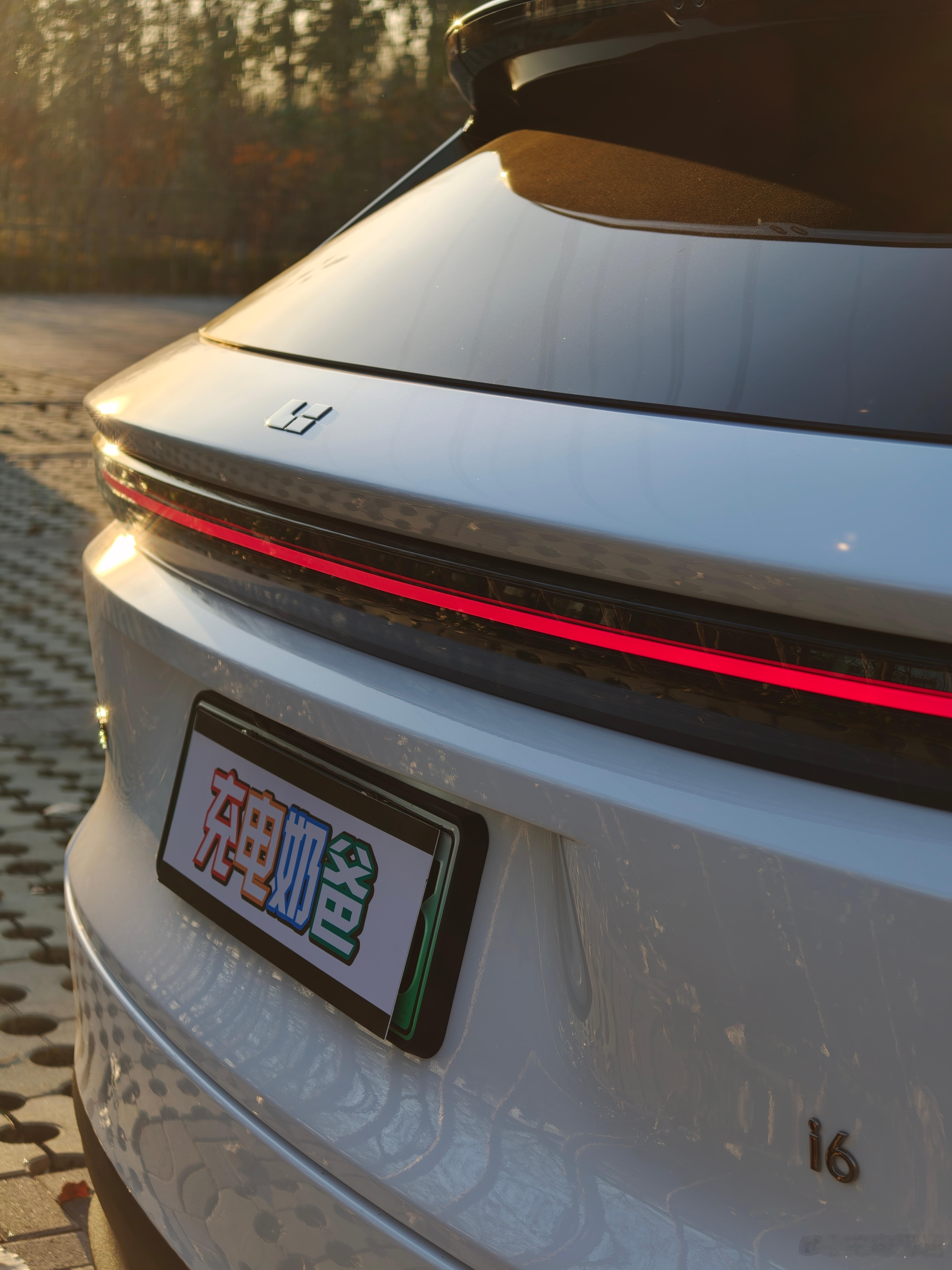 我一个资深骨灰理想粉竟然被说成是黑子，谁TM会自费花这么多钱黑自己买的车啊如果是