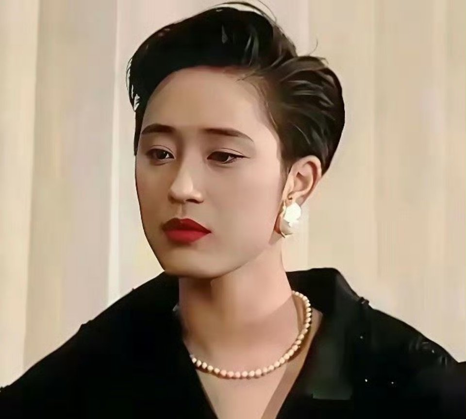 陈法蓉已然58岁，却一直未婚未育，依旧是爸爸疼爱的乖女儿，这样的生活状态，看着也