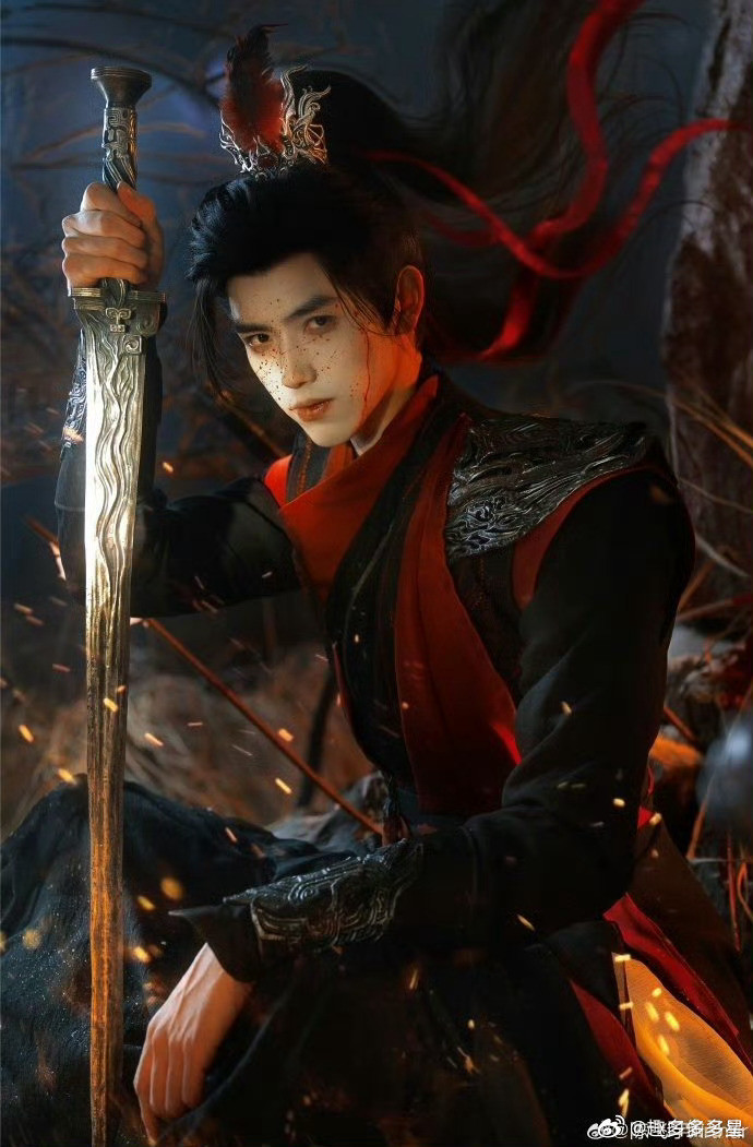 迪丽热巴陈飞宇CP感坐等《白日提灯》开播，热巴魅惑又漂亮，陈飞宇干净又青涩，两