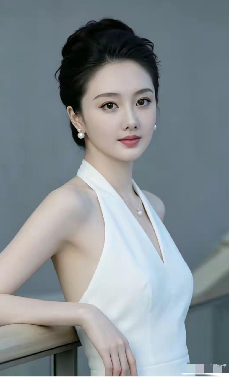西施貂蝉也不过如此吧！请用四字成语来形容图中美女的美貌。沉鱼落雁，评论区请接