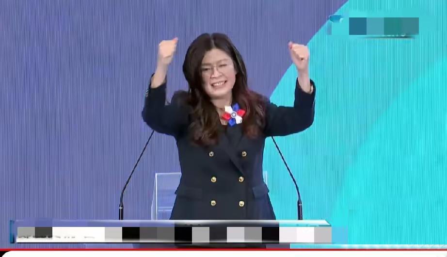 刚刚看了郑丽文就任中国国民党主席激情洋溢的演讲，全程脱稿，思路清晰，口齿伶俐，表