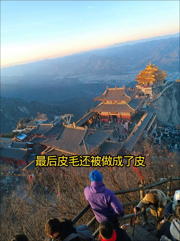 人活着的意义是什么？人这一辈子到底图什么？你看，鸡辛辛苦苦下了一辈子蛋，到最后