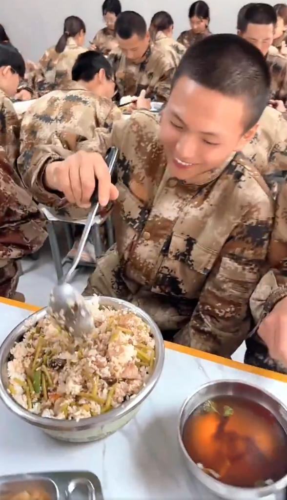 新兵的饭量？这个实在是有点多啊！保家卫国必须给士兵吃饱吃好！