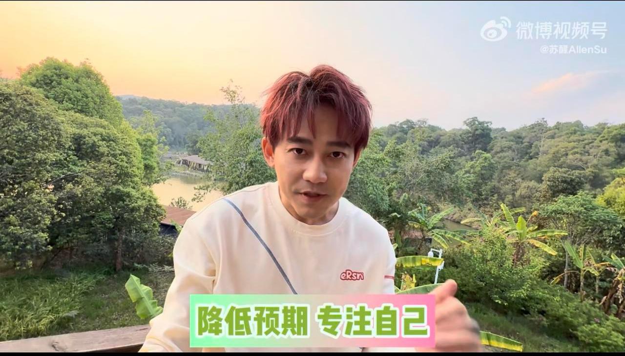 苏醒《老歌手日常》调侃黑子，别总盯着他看。最新一期的老歌手日常没啥新鲜事儿。