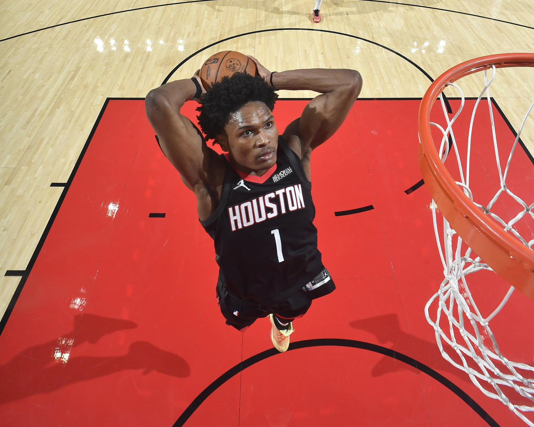 火箭队是一支非常依靠快攻的球队。上赛季火箭队基本上，除了疯狂抢篮板、疯狂防守之外