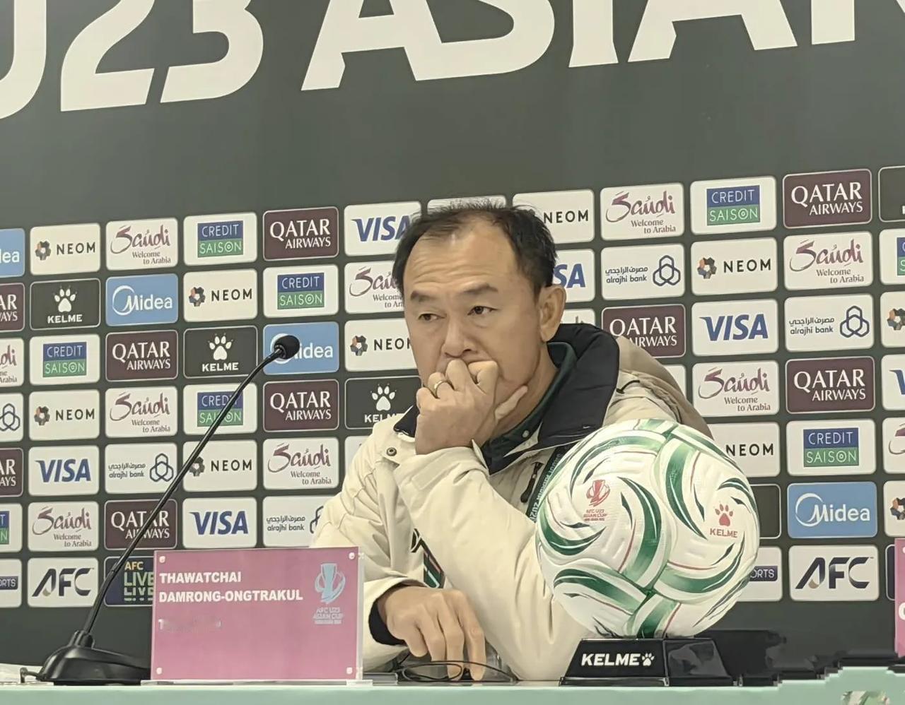 泰国队主教练无奈承认，U23国足的防守水平确实是小组赛对手里最好的。在赛后发