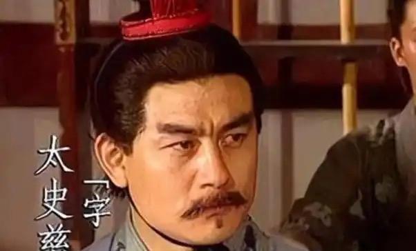曹操曾征召江东两个人到自己阵营，为自己效力，一文一武，但是，这两个人都没去。一
