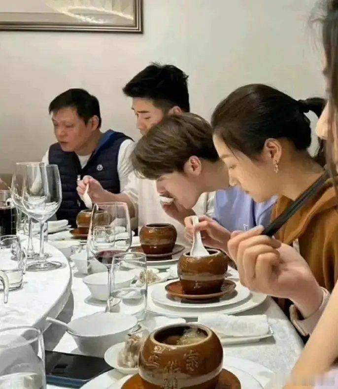 关晓彤一直很体面