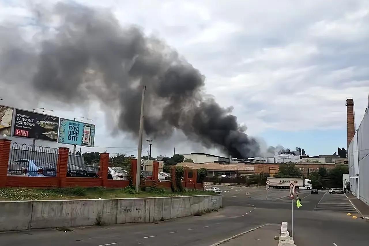俄军万枚导弹打不垮乌克兰？扒开表象才看懂这场"现代特洛伊战争"的真相俄1万多