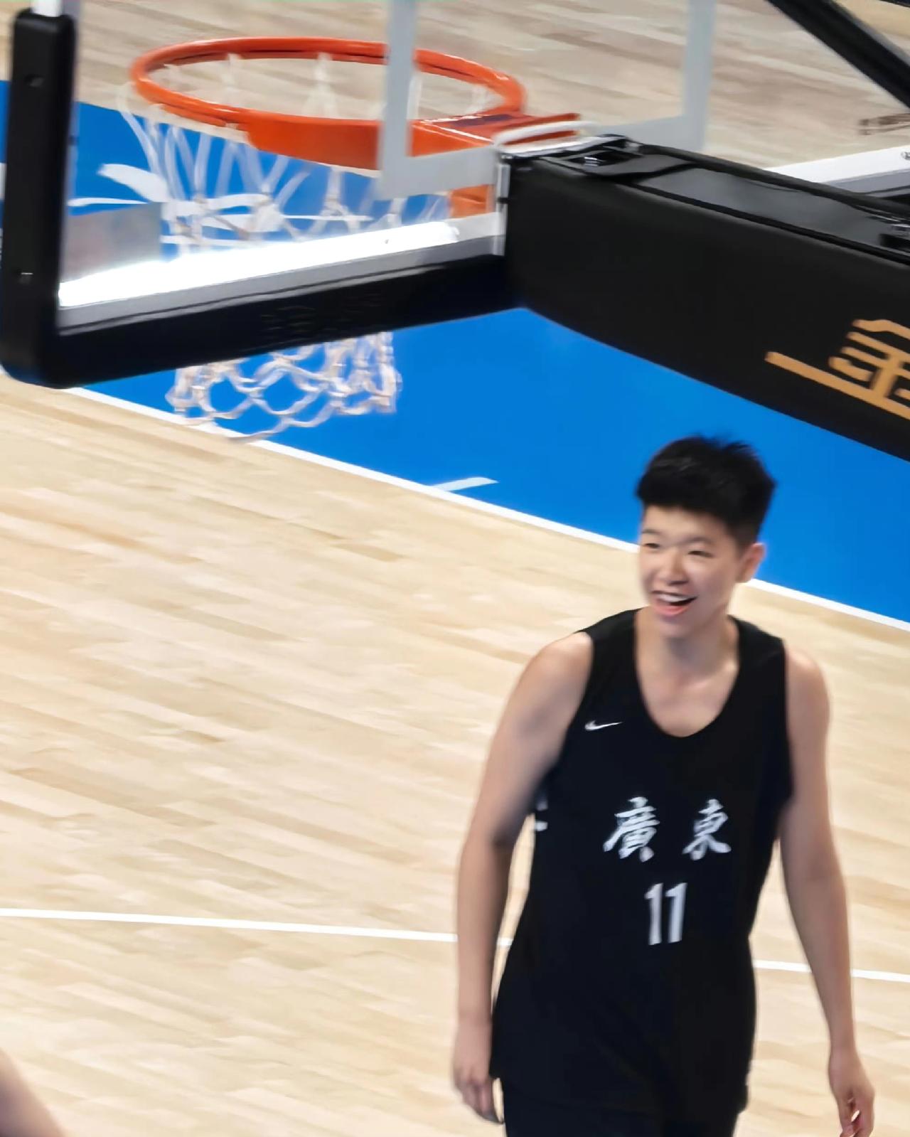 上半场比赛结束，全运会女篮决赛，广东女篮43-39四川女篮，看看广东女篮球员得分