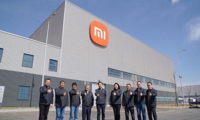 小米汽车工厂招聘员工引起争议的原因是：月薪6000元，值不值得去呢？小米汽车北京