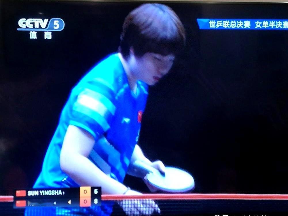 36岁的罗马尼亚老将萨马拉，真不是省油的灯，去年刚爆冷赢过陈梦。这次多哈冠军