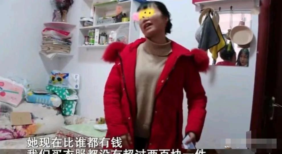 “不给我一百万，你活不到四十岁！”57岁母亲举着黄色液体，站在儿子别墅前歇斯底里