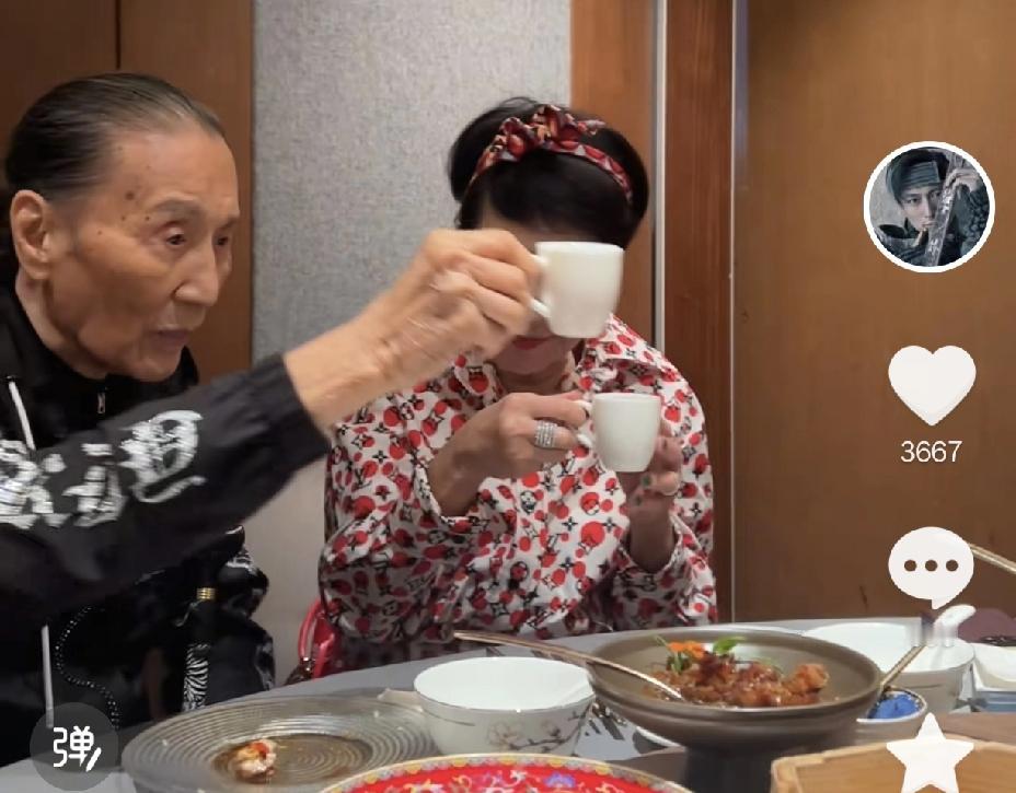 谢霆锋父亲，罕见露面！8月29日刷到谢霆锋更新的视频，真是惊喜满满，谢霆锋带