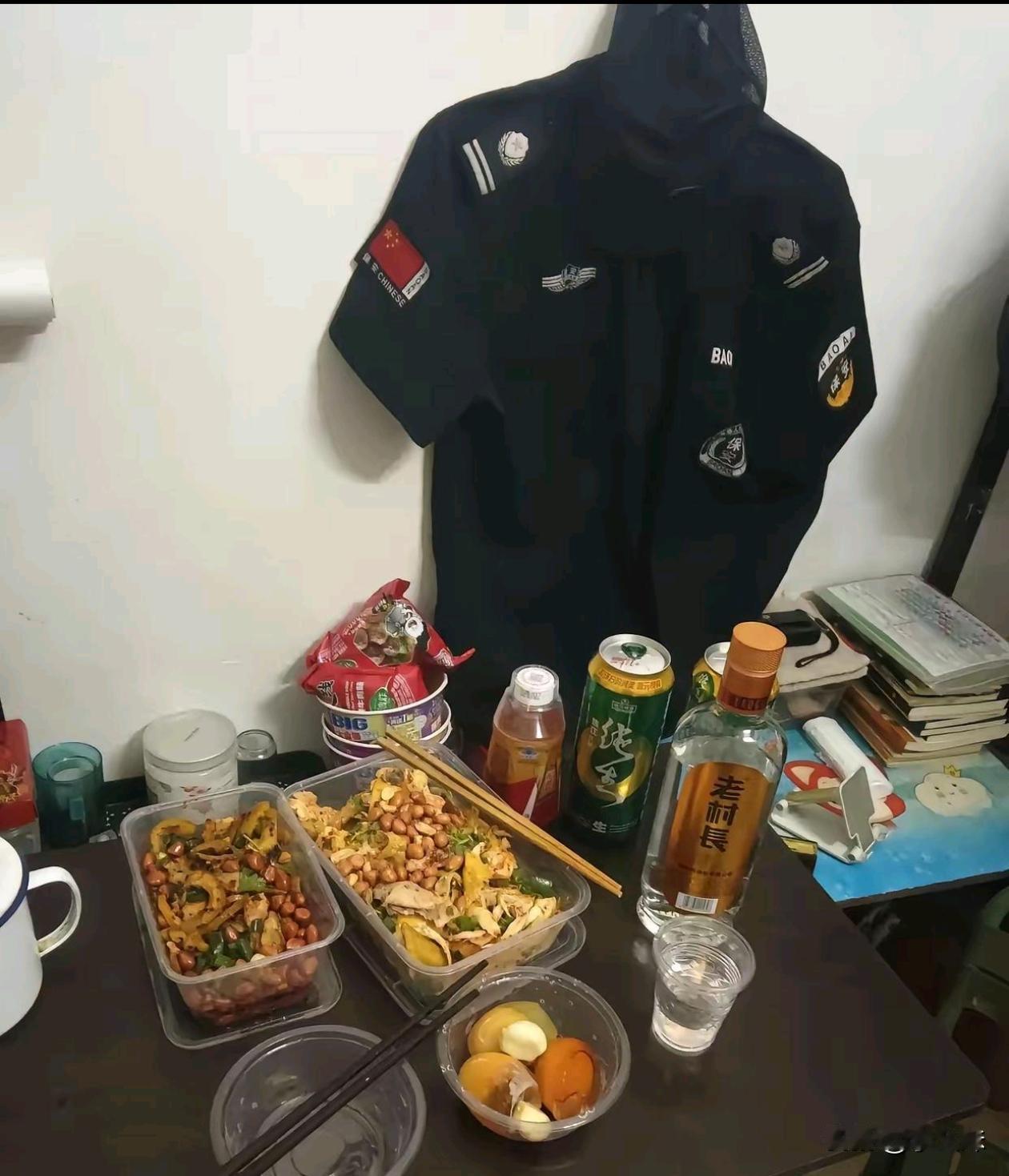 升到保安副队长了，也算是进编制了吧