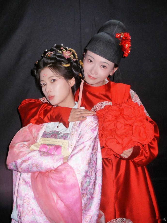1.李宇春很喜欢那种规律的生活，还会朝九晚五地上下班打卡。2.孟姐也要去郝姐的演