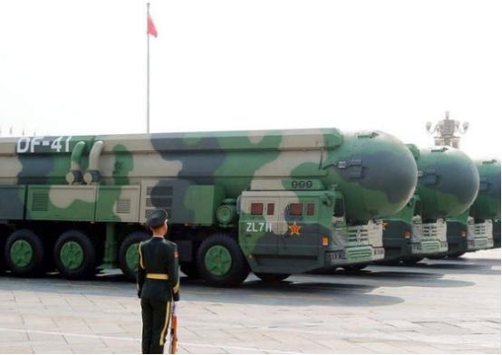 中国核弹头产量暴增，发射井遍地开花？西方舆论，已经炸锅。外媒疯传，中国核弹头生产