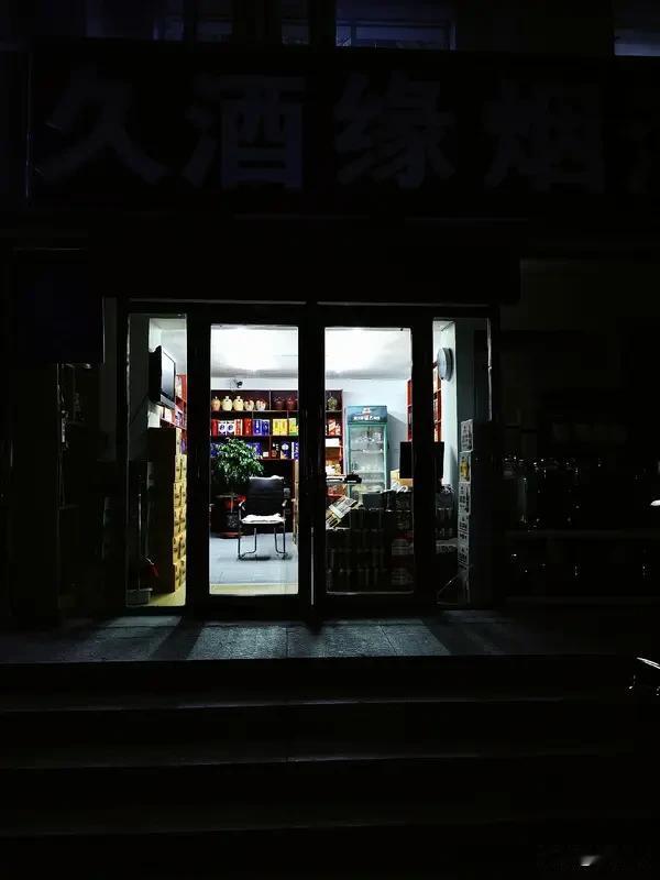 迷惑操作安徽芜湖这名男子的操作属实让人看懵！他先偷了一辆自行车接着用