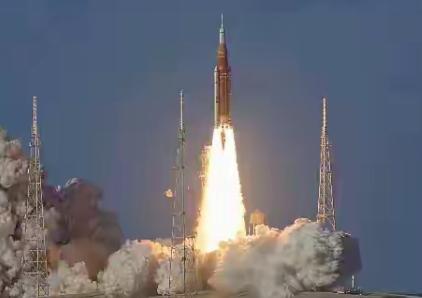 什么时候才舍得把头从沙子里拔出来？当地时间4月1日，搭载着4名宇航员的“猎户座”