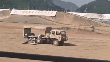 机器狗群一出来感觉和电影里的外星科技没什么两样了[赞][赞][赞]