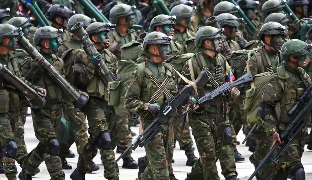 再度激烈交锋，美扣留中国公民，关键时刻，特朗普无条件邀请中方这消息一出，瞬间引