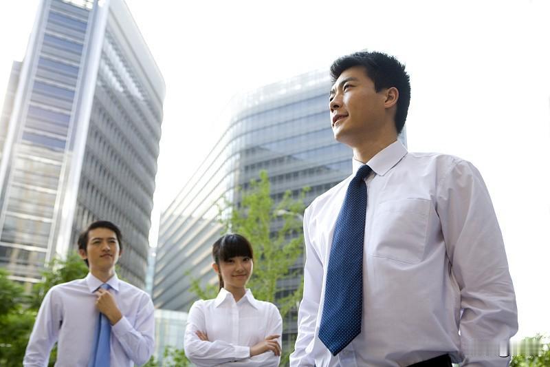 这样的男友，你选哪一个男一，28岁，身高180厘米，体重70公斤，长相在平均水